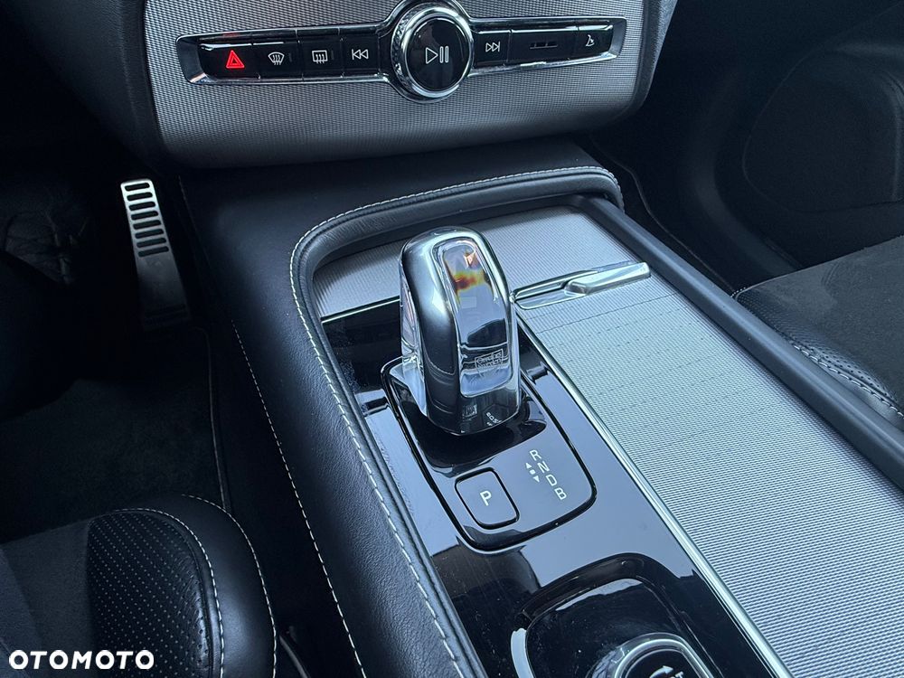 Volvo XC 90 T8 AWD Plug-In Hybrid R-Design 7os - 22