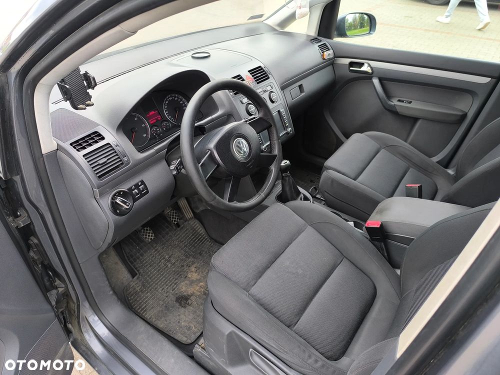 Volkswagen Touran 2.0 TDI DPF Trendline - 10