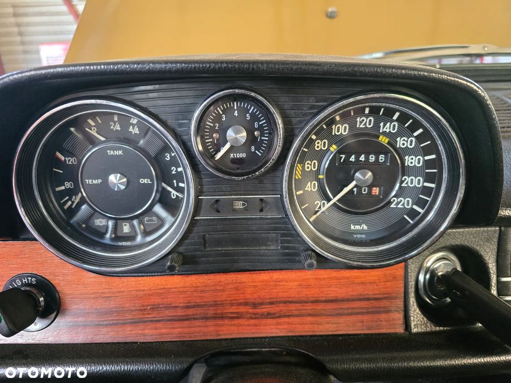 Mercedes-Benz 280 - 23
