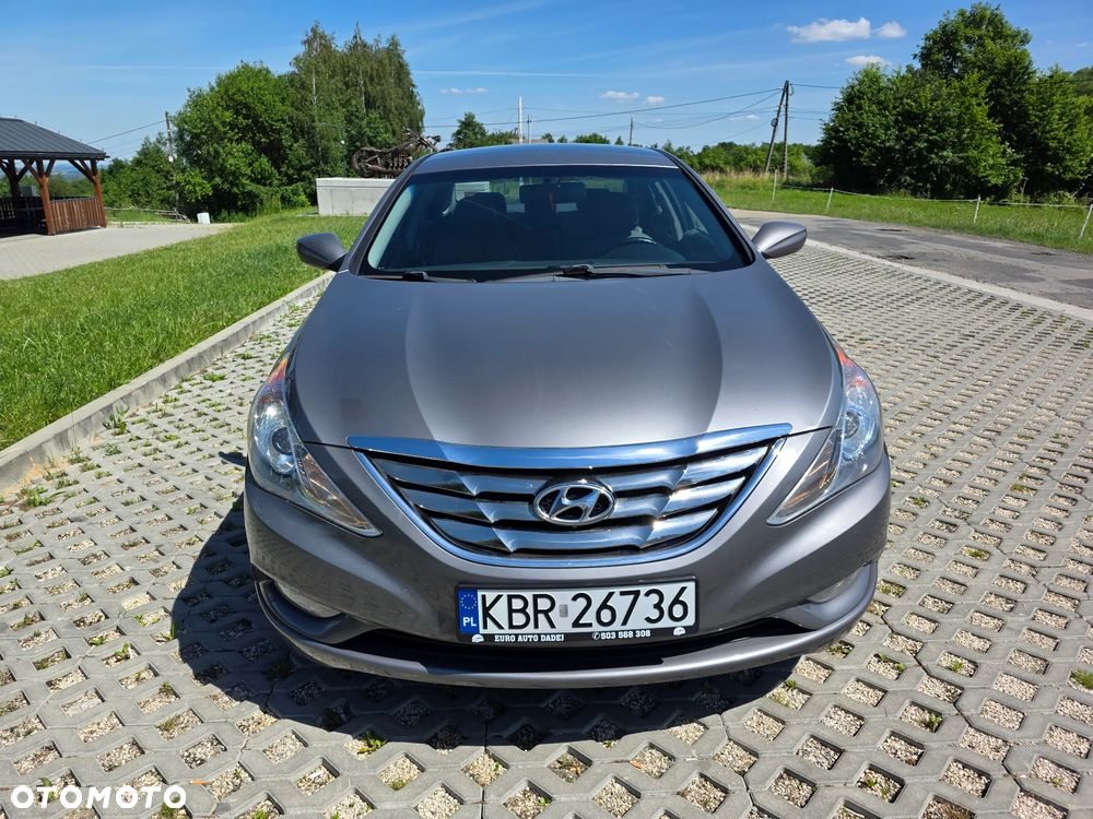 Hyundai Sonata - 2