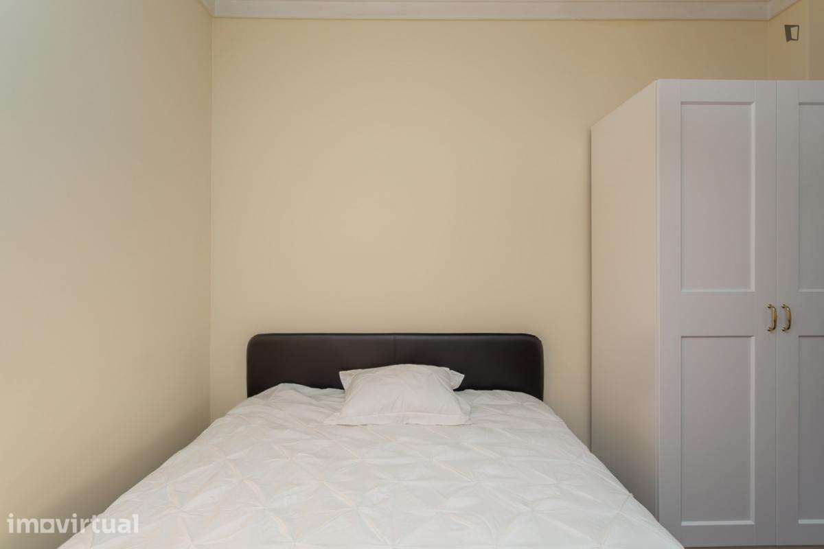 Quarto - localizado em Roma-Areeiro Lisbon - Grande imagem: 5/26