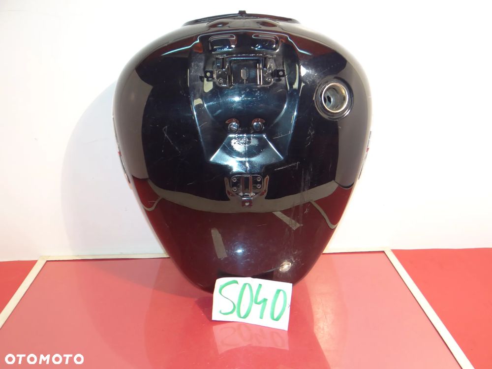 S040 Suzuki VZR 1800 Intruder (06-17) ZBIORNIK PALIWA BAK - 27