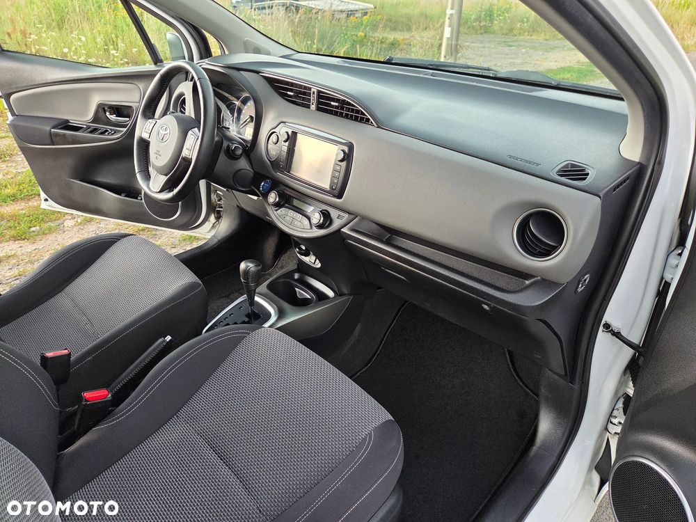 Toyota Yaris Hybrid 100 Dynamic EU6 - 12