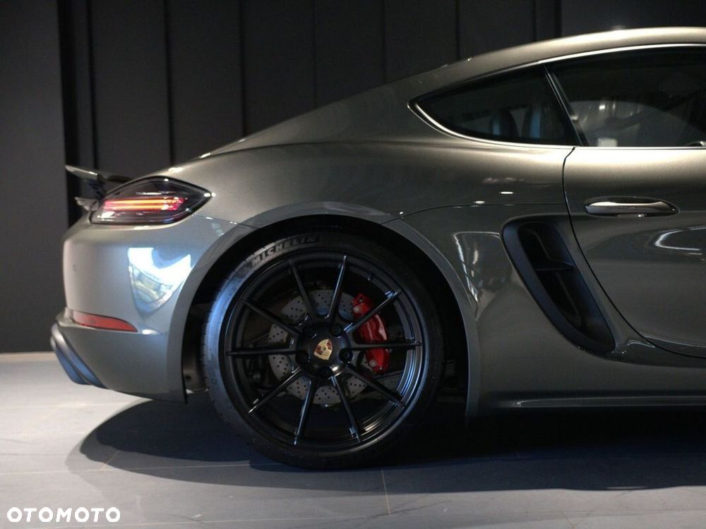 Porsche 718 Cayman - 11