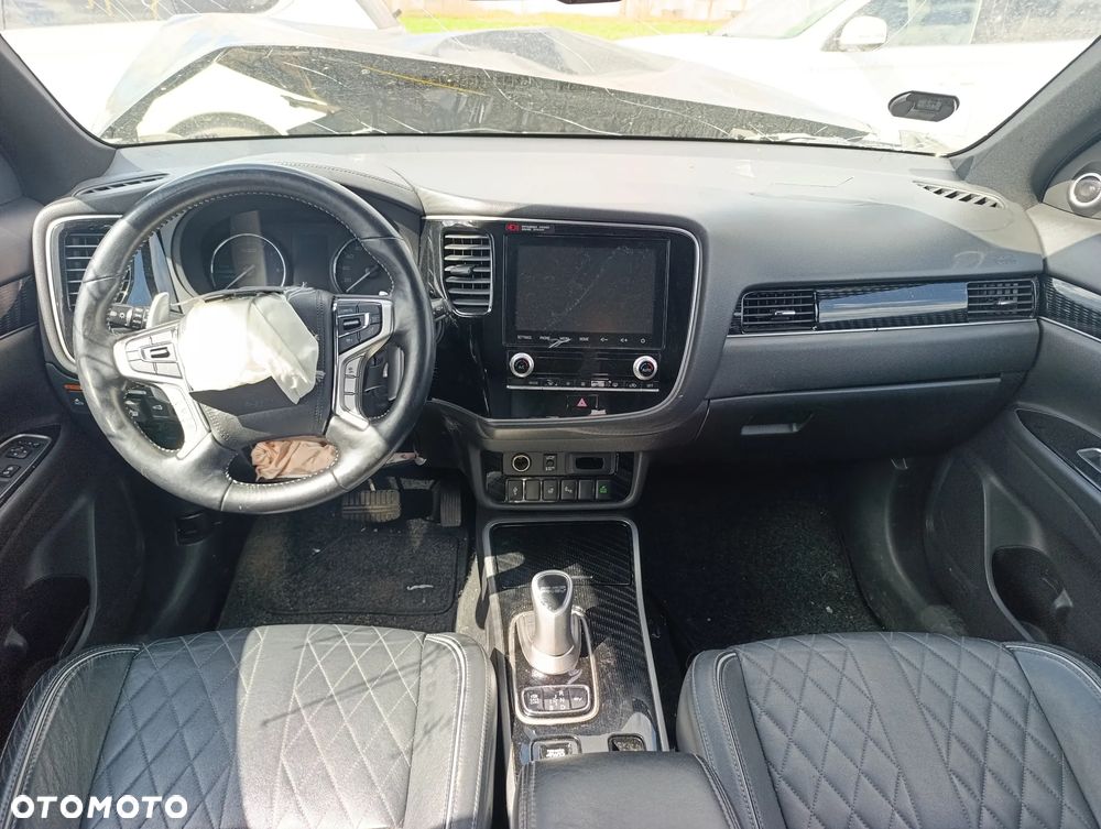 Mitsubishi Outlander Intense + - 6