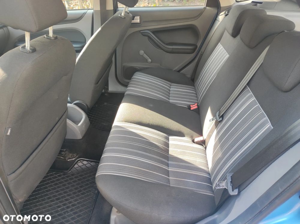 Ford Focus 1.6 16V Style+ - 11