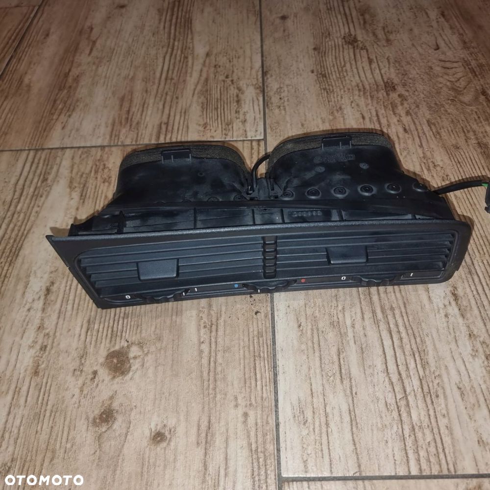 KRATKA NAWIEWU ŚRODKOWA BMW 8 E31 850 840 EU - 3