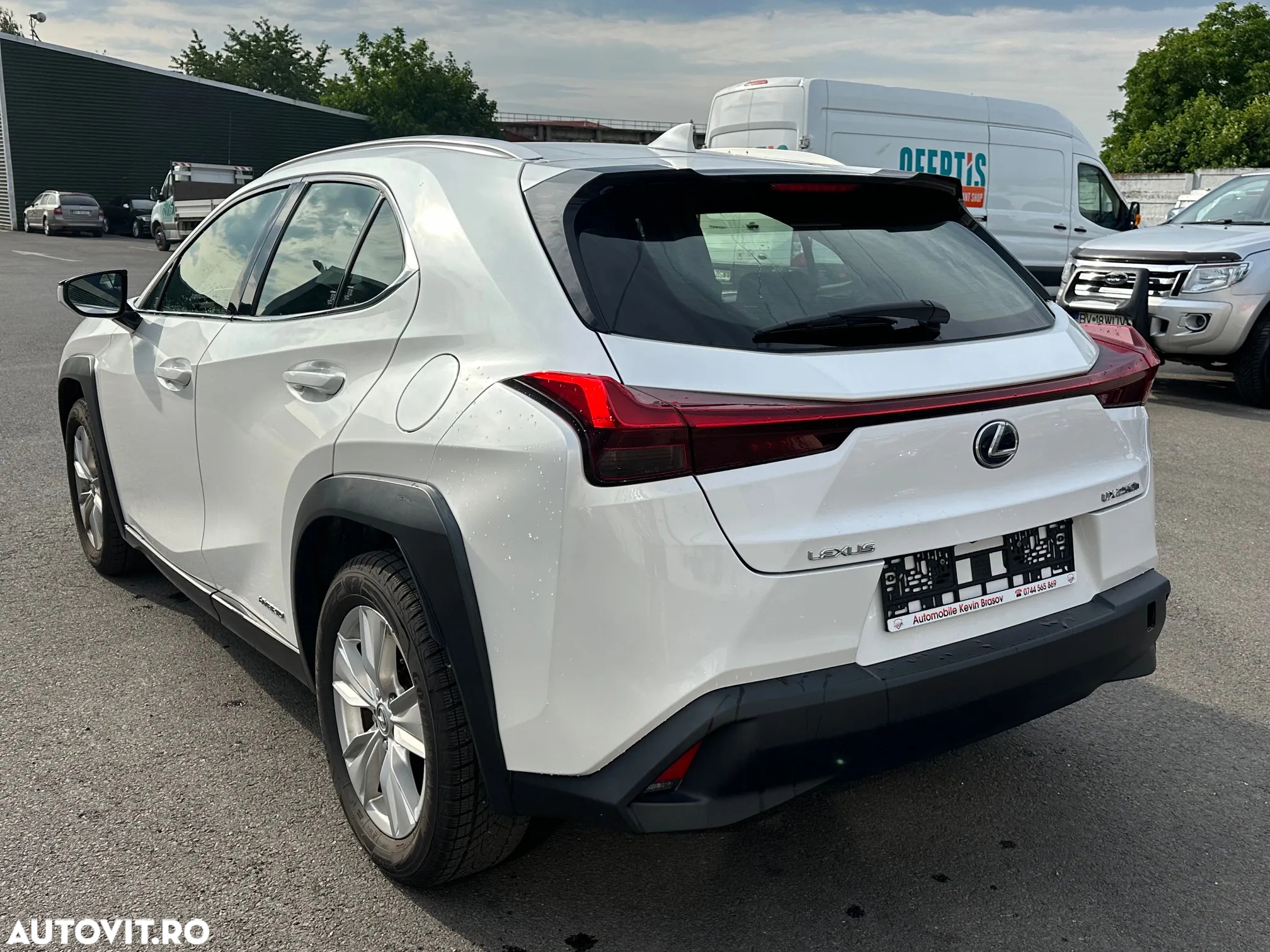 Lexus UX 250h Business Edition - 3