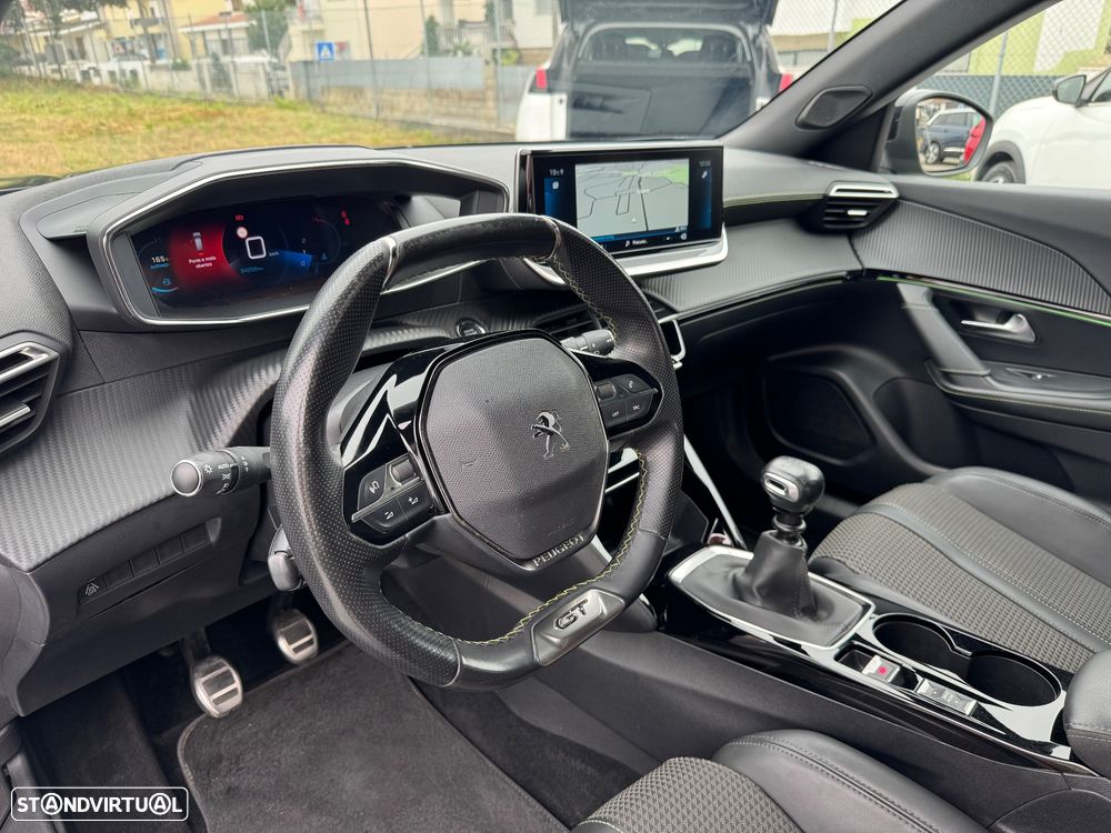 Peugeot 2008 PureTech 130 GT — fotografia 8