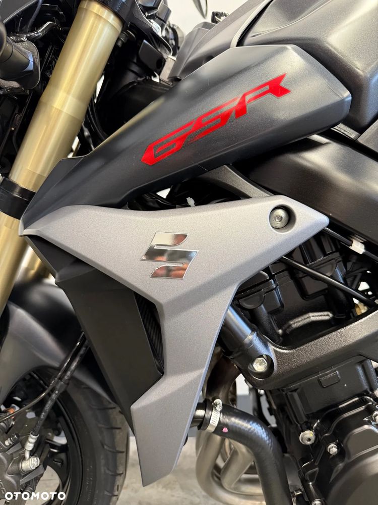Suzuki GSR - 20