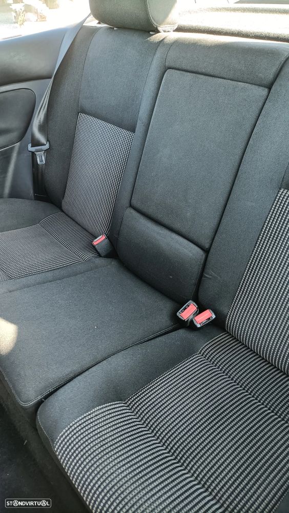 VW Golf 1.9 TDi Highline - 8