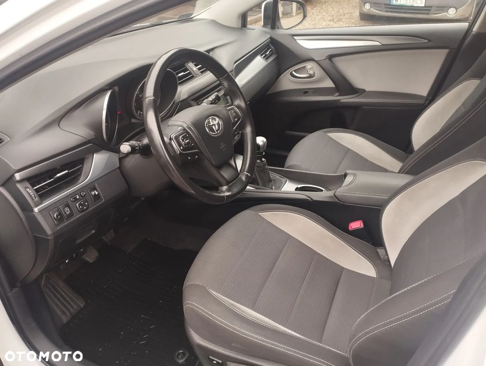 Toyota Avensis 2.0 D-4D Premium - 8