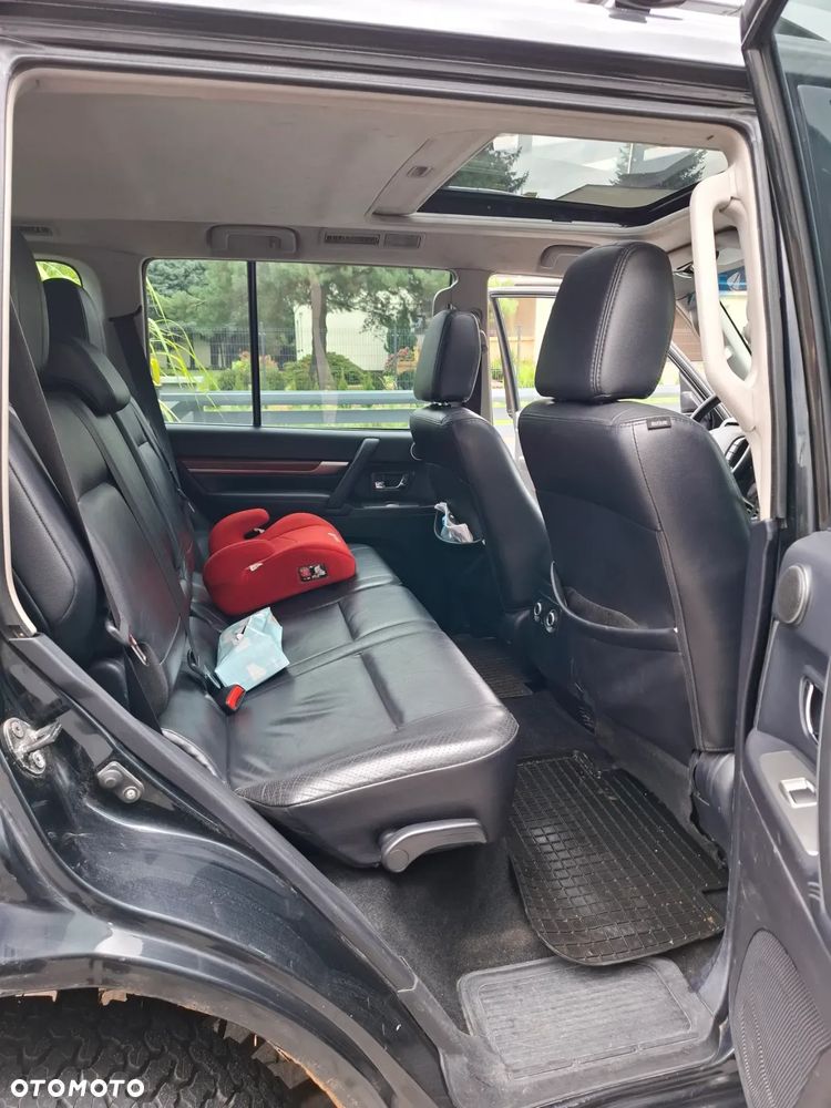 Mitsubishi Pajero - 16