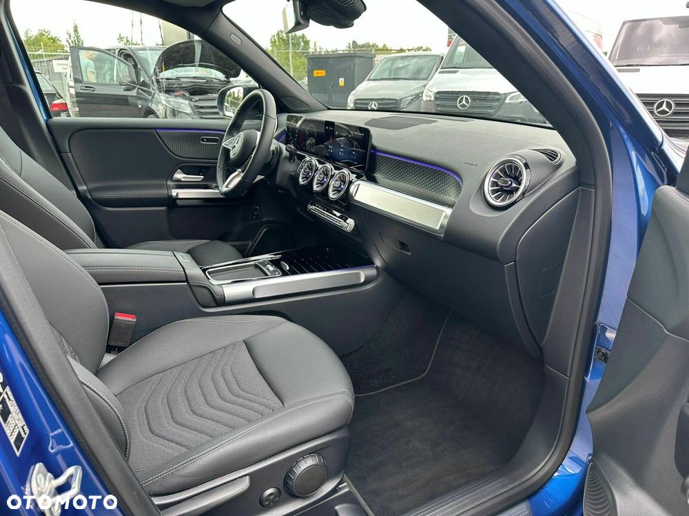 Mercedes-Benz GLB - 9