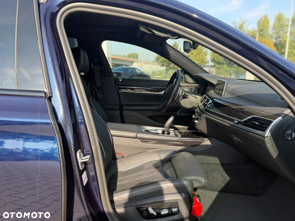 BMW Seria 7 750i xDrive sport - 19