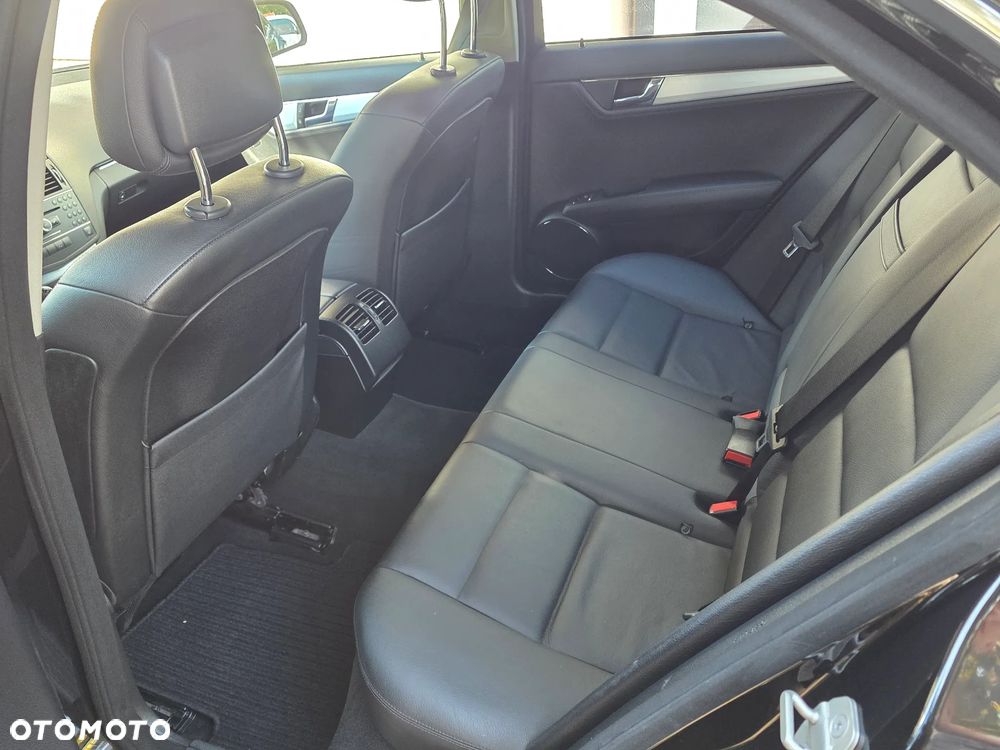 Mercedes-Benz Klasa C 320 CDI 7G-TRONIC Avantgarde - 32