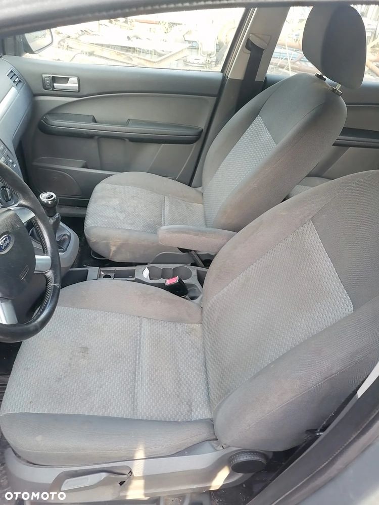 Ford Focus C-Max mk.1 (03-07r.) 2.0 TDCI 136KM. Silnik  C20DD0X Skrzynia CMMT6 lakier D2 – Machine Silver (metalic).Cały na części.GWARANCJA !!! Przód Tył Zestaw Komplet Drzwi Klapa Zderzak Błotnik Maska Grill Atrapa Szyba Pas Lampa Lusterko Boczki Fotel Kanapa Kokpit Deska Rozdzielcza Przełącznik Włącznik Sterownik Przewody Wiązka Instalacja Moduł Komputer Czujnik Listwa Pompa Alternator Wtryski Głowica Rozrusznik Kompresor Sprzęgło Dwumas Silnik Skrzynia ABS Klimatyzacji Paliwa Wspomagania Kolektor Turbina Przepustnica Zawór Chłodnica Koło Hak Belka Sanki Zawieszenie Mcpherson Półoś Amortyzator Wydech Tłumik Zacisk Most - 7