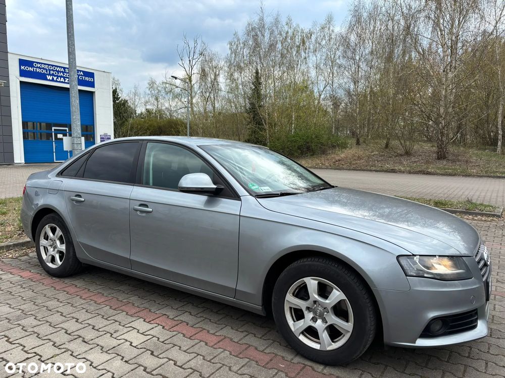 Audi A4 Limousine - 4