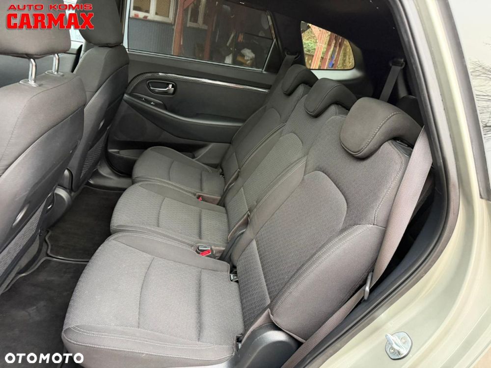 Kia Carens - 16