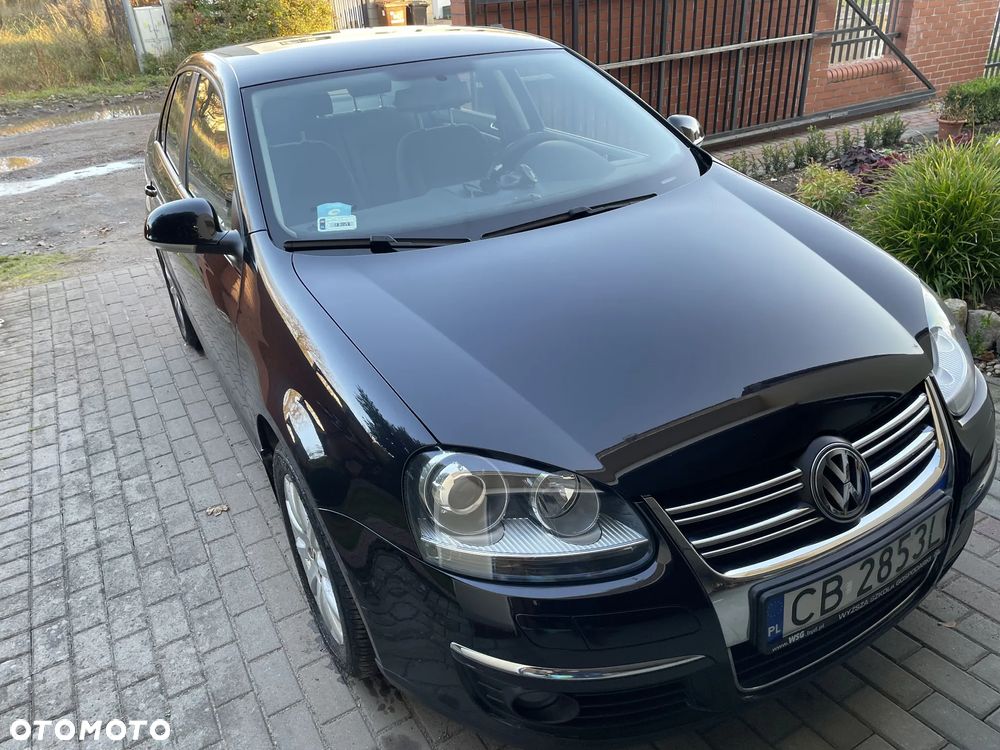 Volkswagen Jetta 1.6 FSI Trendline - 6