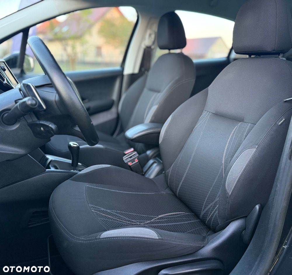 Peugeot 208 - 6
