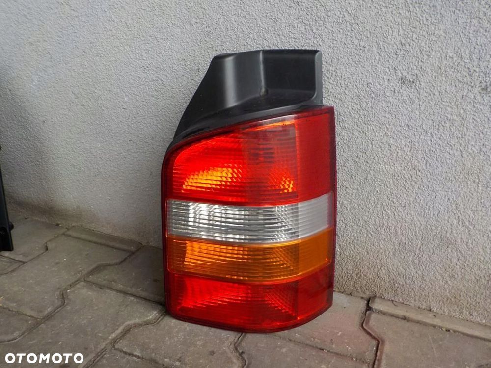 VW T5 LAMPA TYLNA TYL PRAWA WERSJA DRZWIAMI NA DWIE STRONY - 2