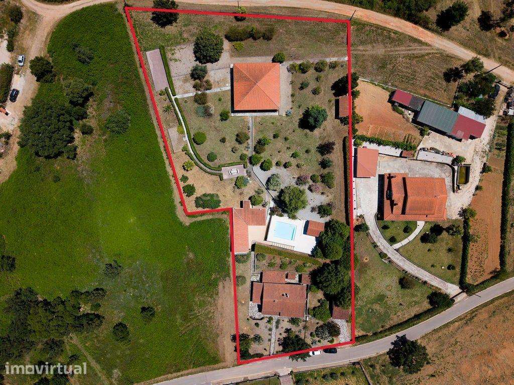 Propriedade Exclusiva em Côja | Casa Principal + AL com 4 Suites + Pis - Grande imagem: 2/47