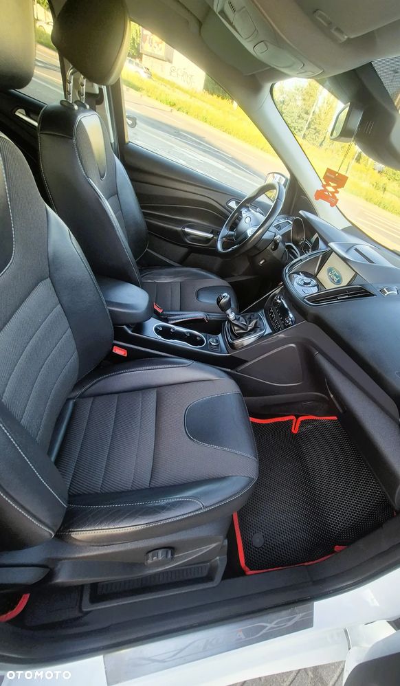 Ford Kuga 1.5 EcoBoost 2x4 Titanium - 18