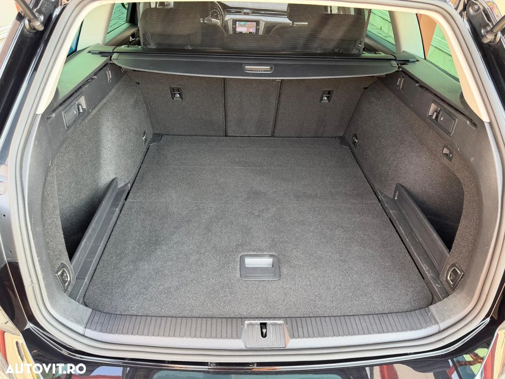 Volkswagen Passat 2.0 TDI DSG Comfortline - 28