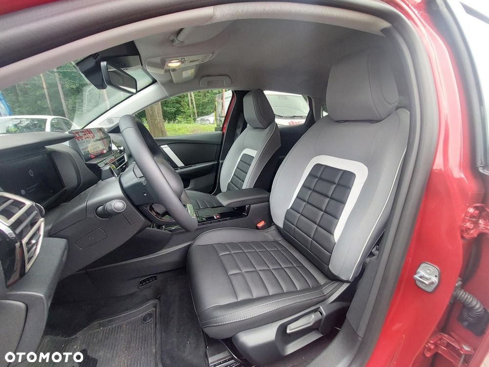 Citroën C4 1.2 mHEV Max eDCT6 - 12