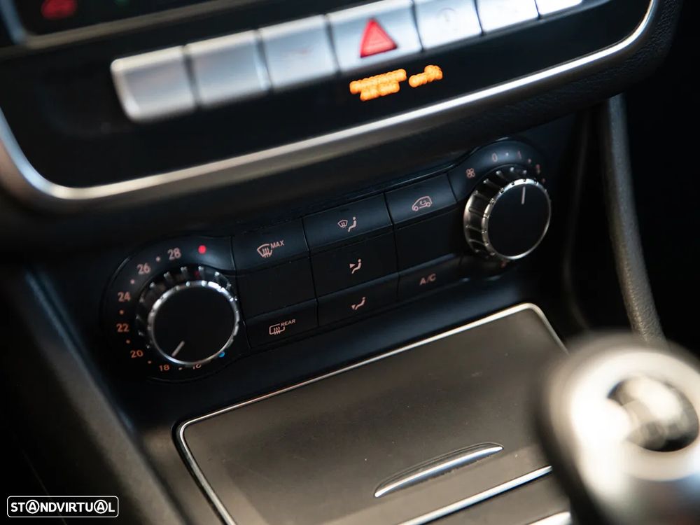 Mercedes-Benz CLA 200 d Shooting Brake AMG Line - 18