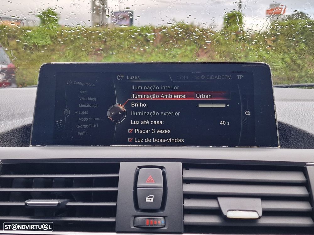 BMW 116 d Line Urban Auto - 38