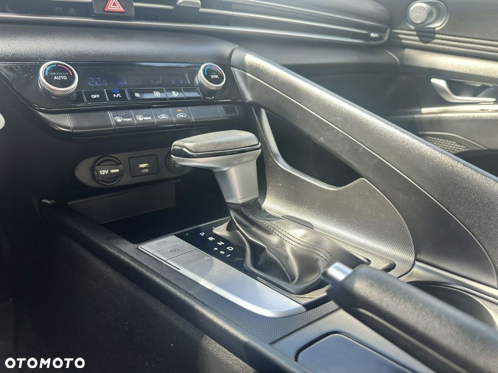 Hyundai Elantra - 33