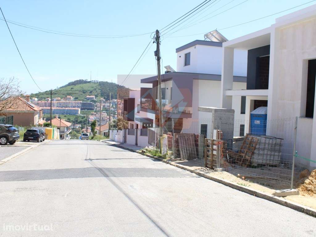 Terreno urbano para construção no Bairro do Girassol, Ramada - Grande imagem: 3/5