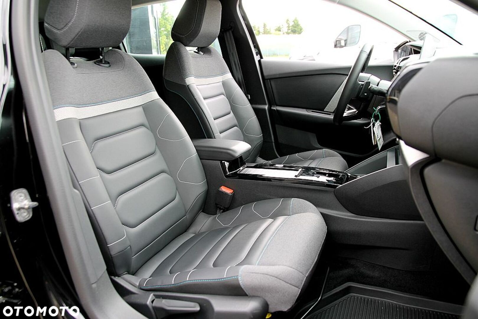 Citroën C4 1.2 PureTech Plus S&S EAT8 - 24