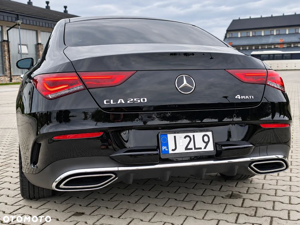 Mercedes-Benz CLA 250 4Matic 7G-DCT AMG Line - 14
