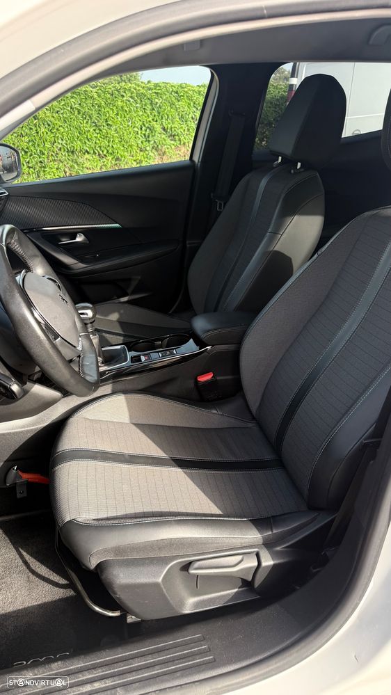 Peugeot 2008 ver-1-2-puretech-allure - 10