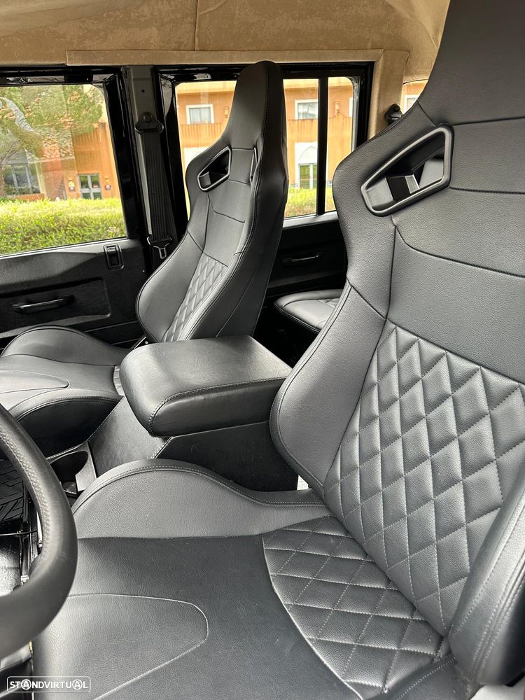 Land Rover Defender - 26