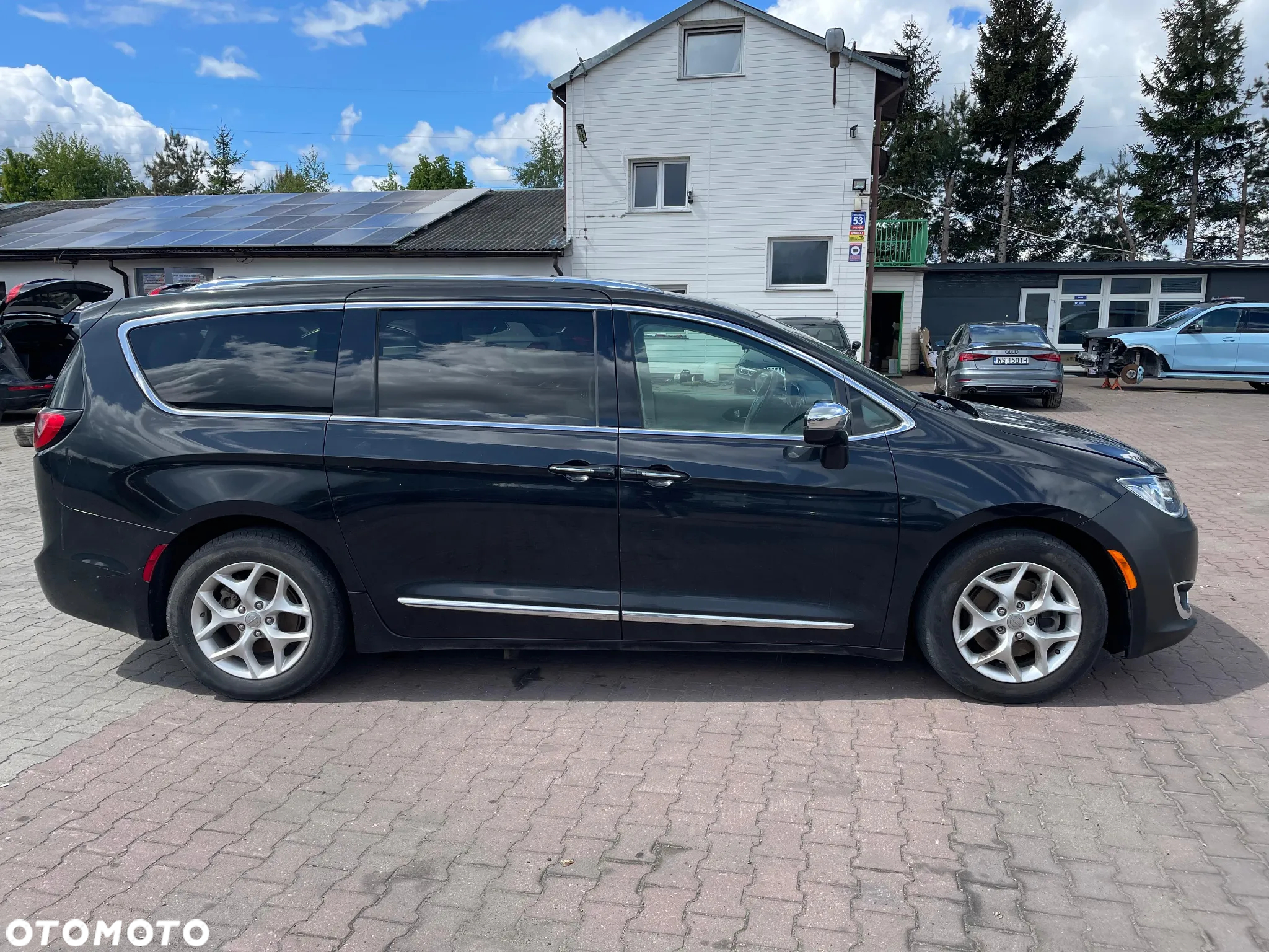 Chrysler Pacifica - 4