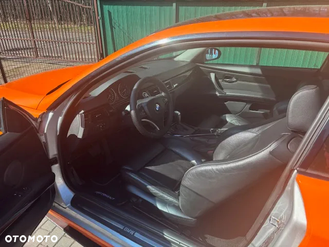 BMW Seria 3 325i Coupe - 28