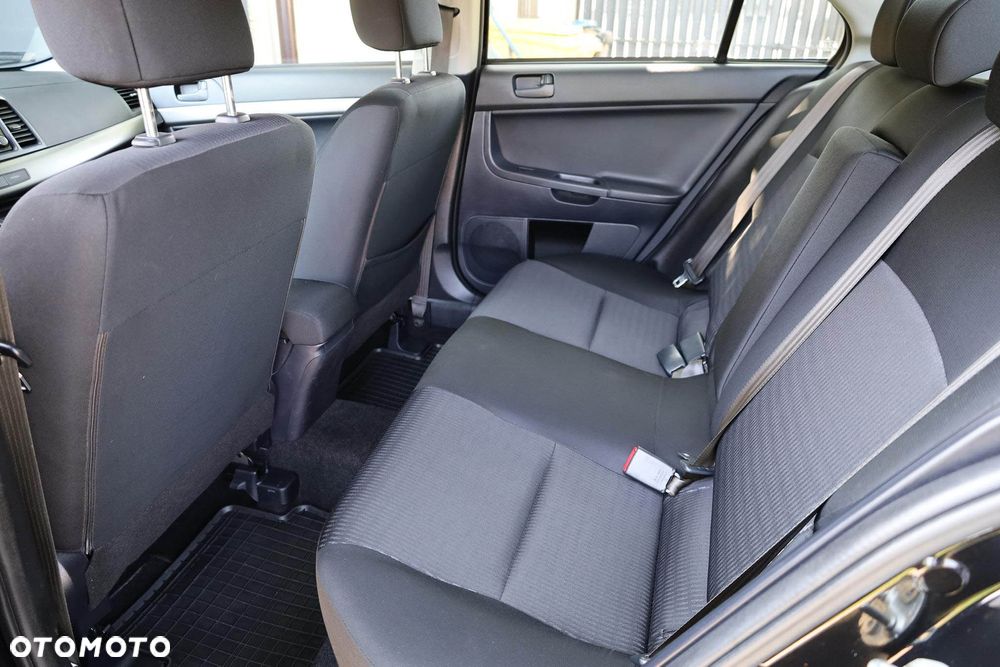 Mitsubishi Lancer 1.6 Invite - 24