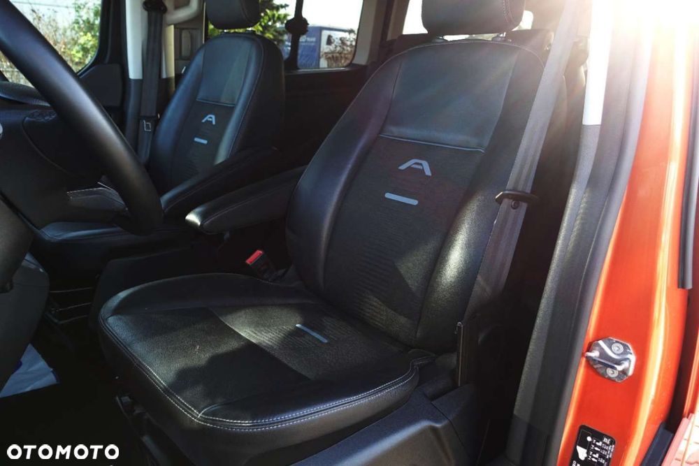 Ford Tourneo Custom - 11