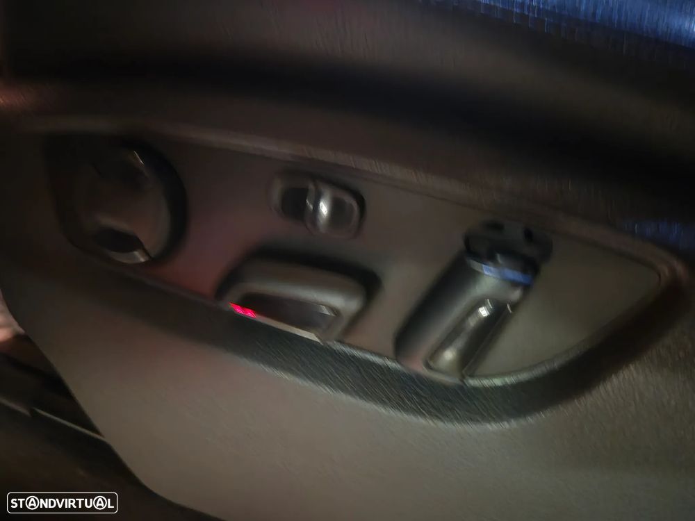 VW Touareg 3.0 TDI V6 Executive Edition - 32