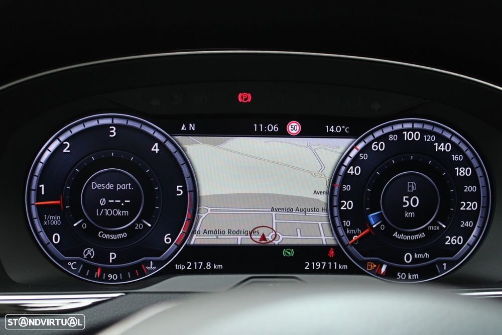 VW Passat Variant 1.6 TDI Highline DSG - 26