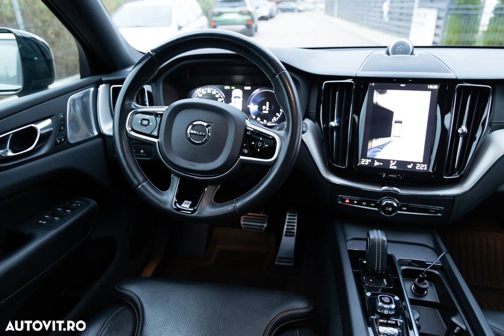 Volvo XC 60 Recharge T8 Twin Engine eAWD R-Design - 31