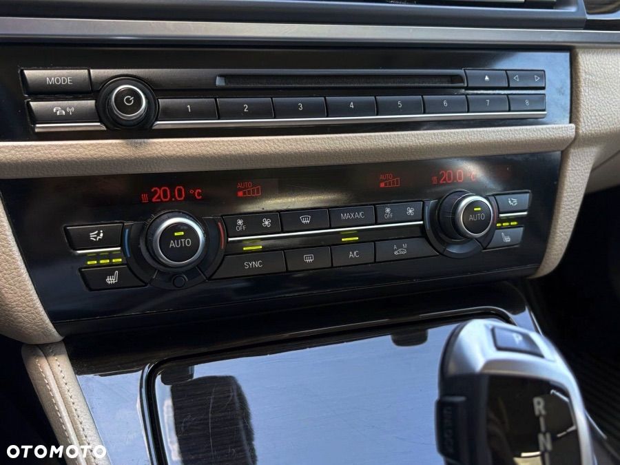 BMW Seria 5 525d xDrive Luxury Line - 30