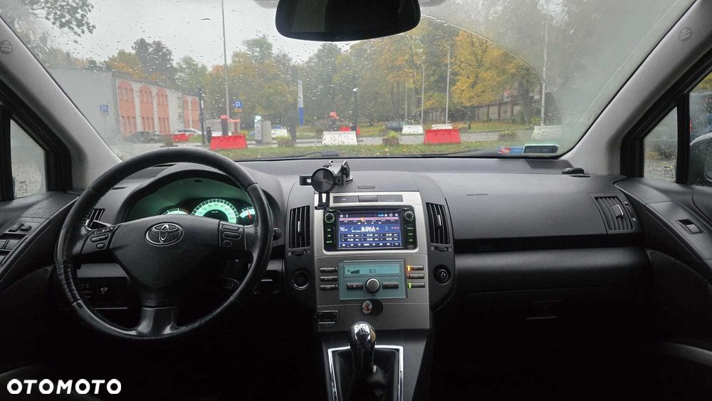 Toyota Corolla Verso - 8