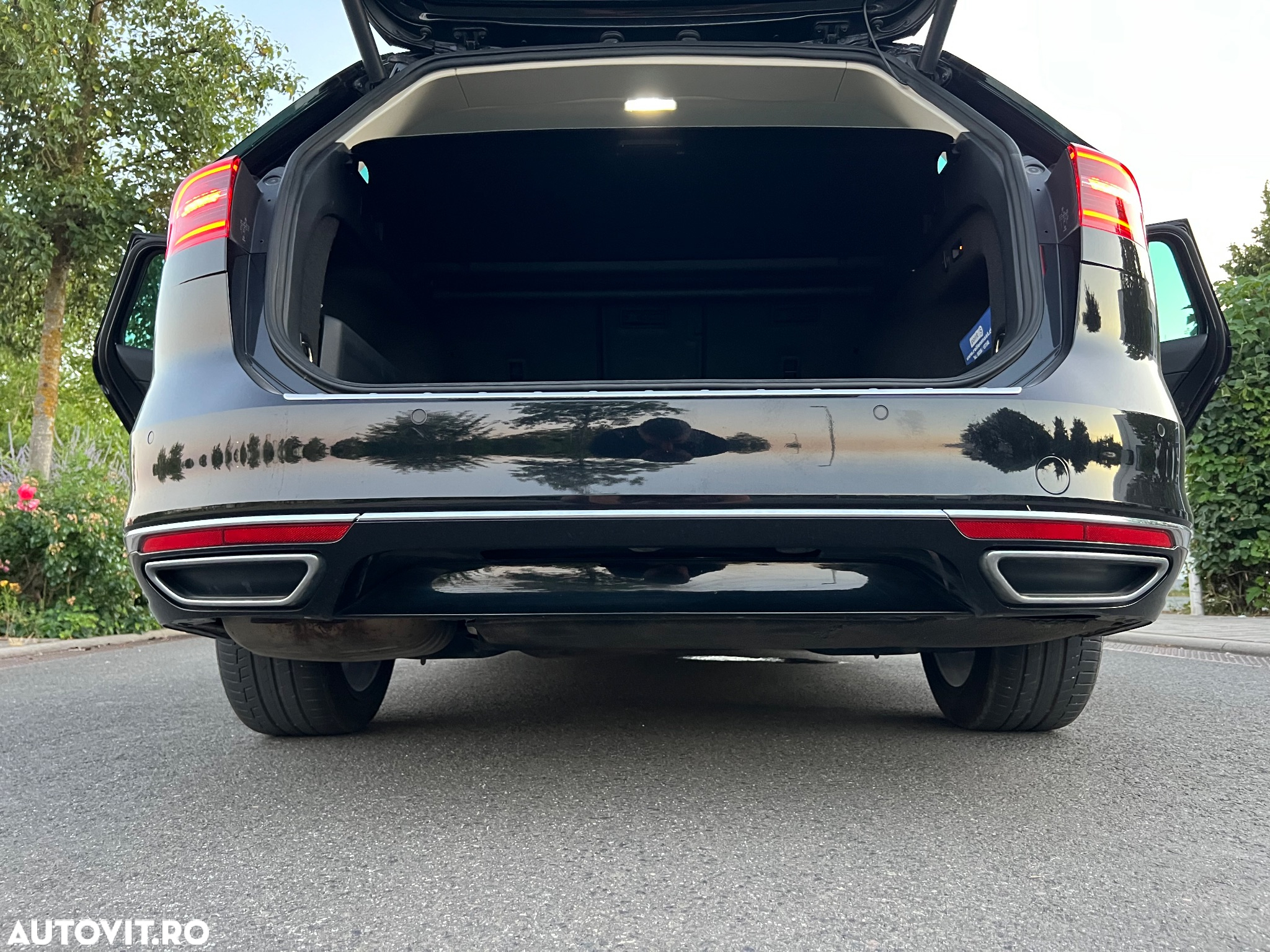 Volkswagen Passat Variant 2.0 TDI DSG 4Motion Highline - 39