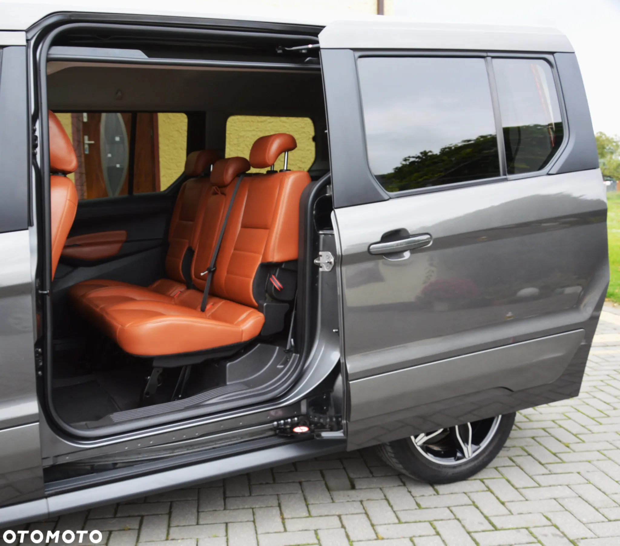 Ford Tourneo Connect - 32