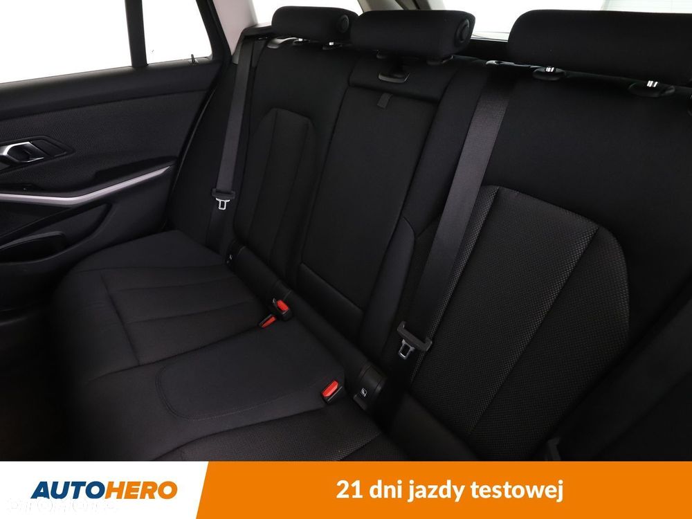 BMW Seria 3 318d - 14